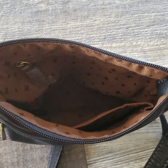 Authentic Fossil black leather crossbody bag purse - Picture 6 of 9